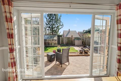 3 bed property, in Barlaston Close, £270,000