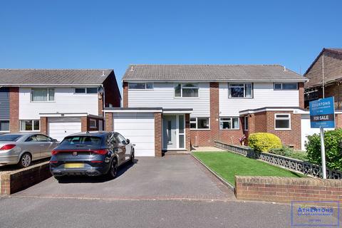 3 bed property, in Bailey Crescent, £365,000