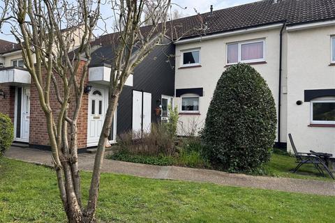 2 bed property, in Uplands Park Road, £250,000