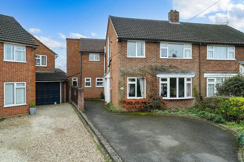 4 bed property, in Enslow Close, £500,000