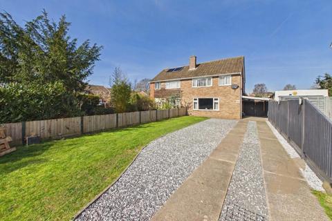 3 bed property, in Queensway, £300,000