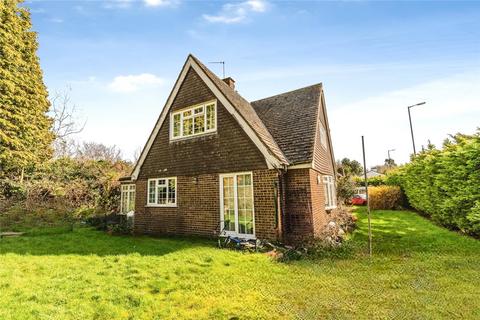 4 bed property, in Rydal Drive, £725,000