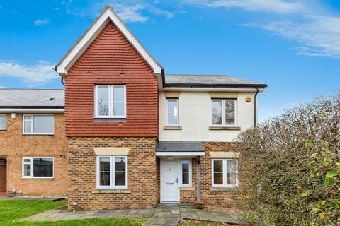 5 bed property, in Woods Avenue, £600,000