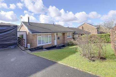 2 bed property, in Redwood Drive, £323,000