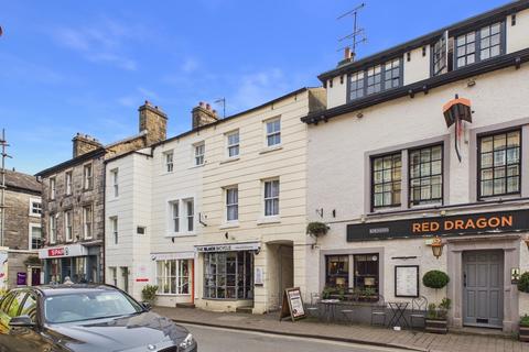 1 bed property, in Flat 2, £140,000