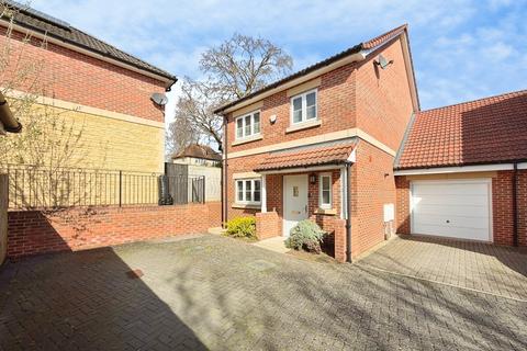 3 bed property, in Elmhurst Gardens, £475,000