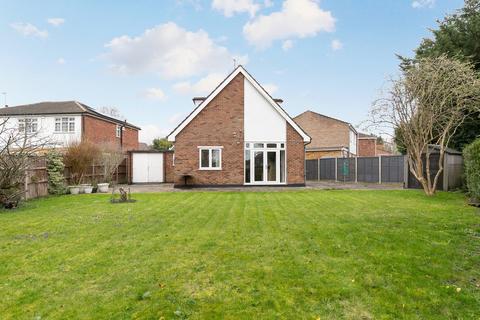 4 bed property, in Haling Park Gardens, £775,000