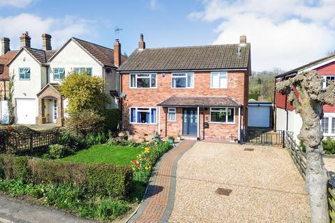 4 bed property, in Top End, £600,000