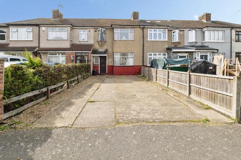 3 bed property, in Castle Avenue, £410,000