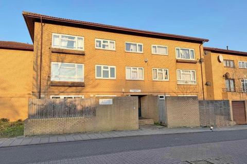 2 bed property, in Bossiney Place, £120,000