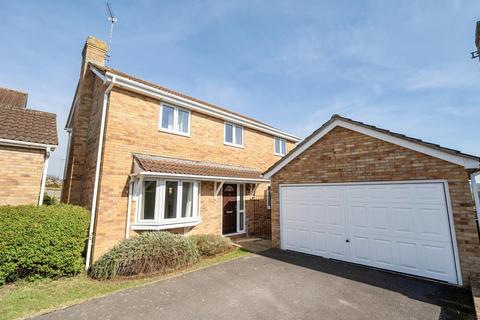 4 bed property, in Abbots Way, £465,000