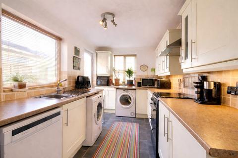 3 bed property, in Lansdown Terrace, £235,000