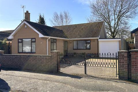3 bed property, in Village Way, £280,000