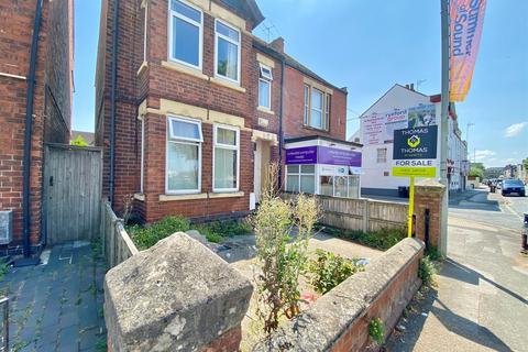 4 bed property, in Kingsholm Road, £275,000