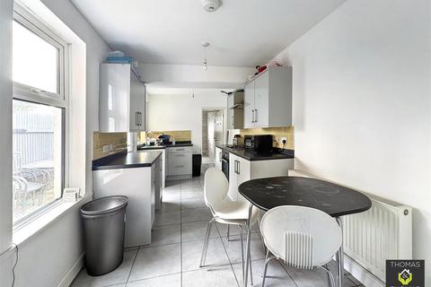 4 bed property, in Cecil Road, £210,000