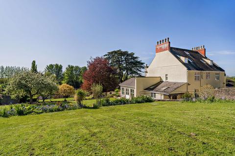 6 bed property, in Old Coach Road, £1,250,000