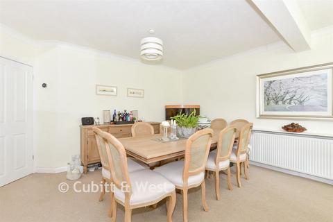 3 bed property, in Copthorne Road, £675,000