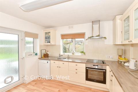 3 bed property, in Copthorne Road, £675,000