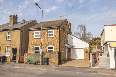3 bed property, in High Street, £600,000