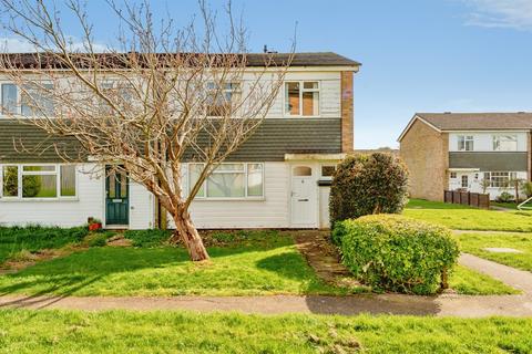 3 bed property, in Rochester Walk, £400,000