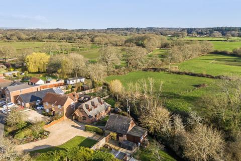 4 bed property, in Woodlands Road, £750,000