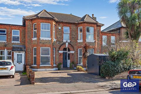 5 bed property, in Broomhill Road, £875,000