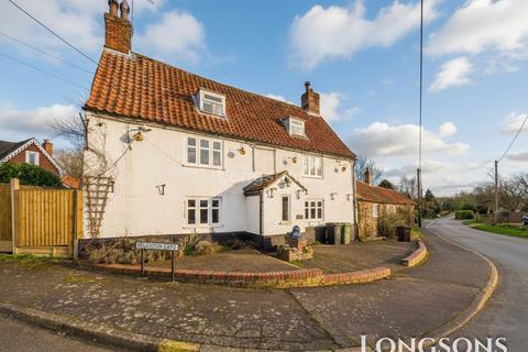 5 bed property, in Houghton Lane, £550,000