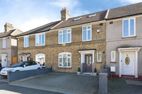 3 bed property, in Sisley Road, £475,000