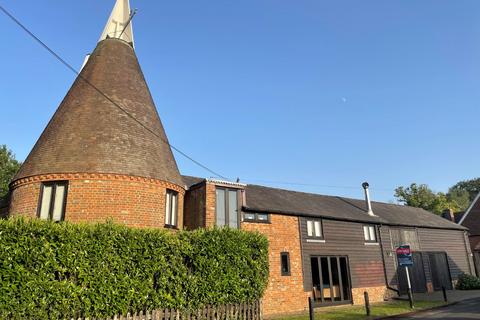 4 bed property, in Perch Lane, £1,175,000