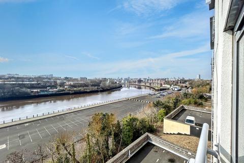 2 bed property, in St. Lawrence Road, £115,000