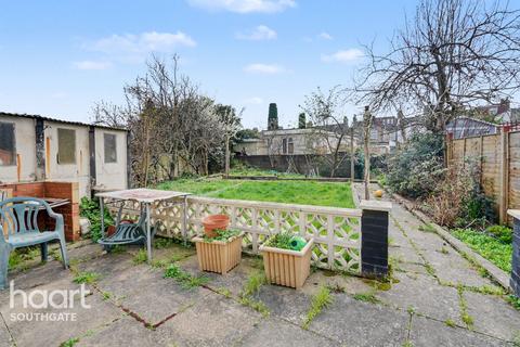 3 bed property, in Cowland Avenue, £500,000