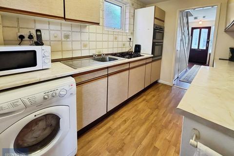 3 bed property, in Grove Lane, £330,000