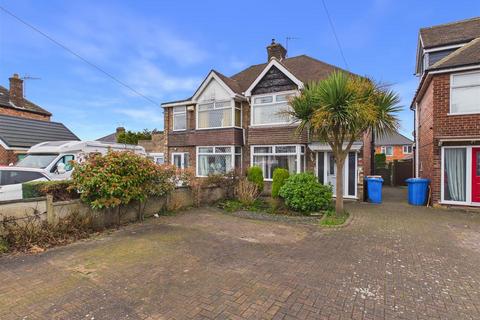 3 bed property, in Beverley Road, £219,950