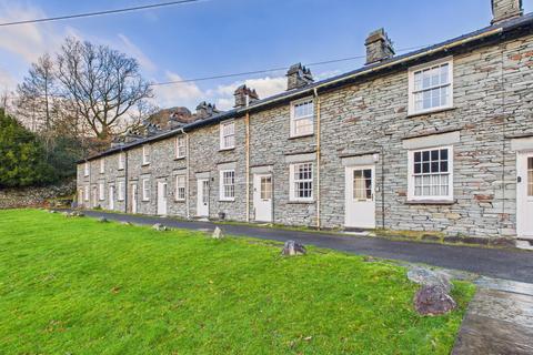 2 bed property, in Lingmoor View, £400,000