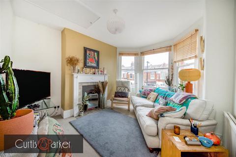 2 bed property, in North View Road, £570,000
