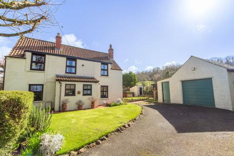 3 bed property, in Top Road, £450,000