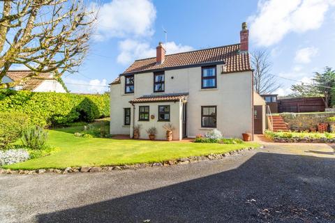3 bed property, in Top Road, £450,000