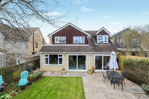 4 bed property, in Cassington, £595,000