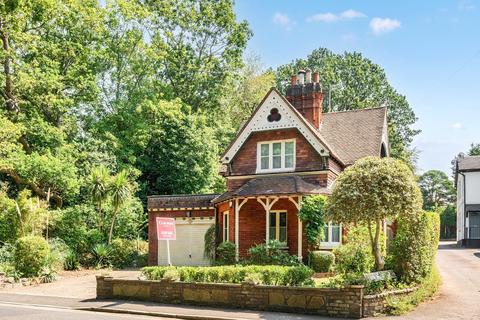 3 bed property, in Brooklands Road, £850,000