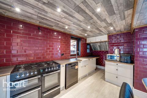 4 bed property, in Foxden, £450,000