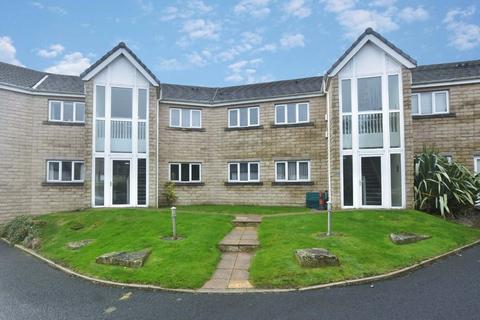2 bed property, in Roman Road, £97,950