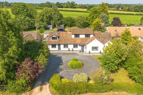 5 bed property, in Kingway View, £895,000