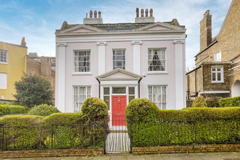 4 bed property, in Vale Square, £750,000