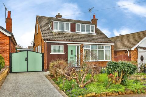3 bed property, in Carters Wood Drive, £290,000