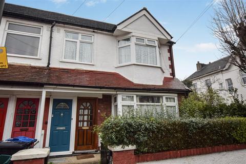 2 bed property, in Marlborough Close, £375,000