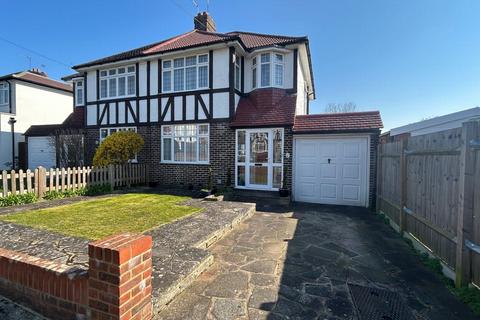 3 bed property, in Harley Gardens, £600,000
