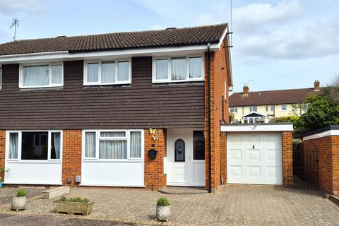 3 bed property, in Folly Close, £485,000