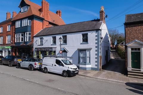 2 bed property, in High Street, £175,000