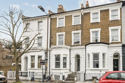 1 bed property, in Maude Road, £300,000