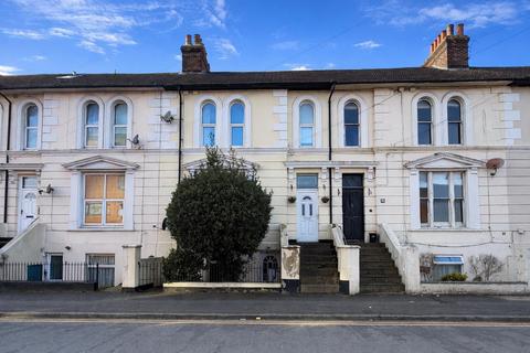 2 bed property, in Wellesley Villas, £150,000